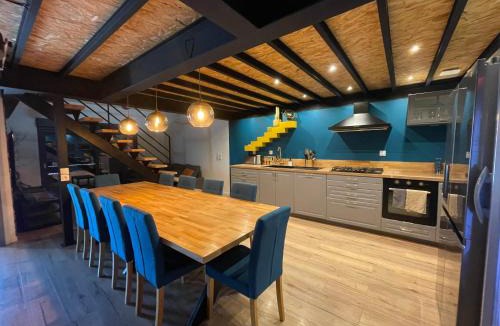 Sainte-Marie-dʼAlloix Apartment | Loft industriel avec jacuzzi