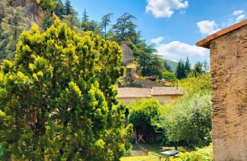 Tournon-sur-Rhone Apartment | Le Passage des Tours Appart et Parking Gratuit Proche ViaRhôna