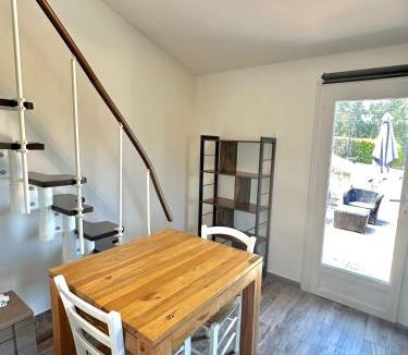 Saint-Sylvestre Apartment | Magnifique studio sur les hauteurs de Nice, piscine, parking et WIFI