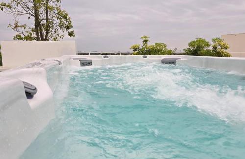 Port Marianne Apartment | Skyline Rooftop Swim Spa