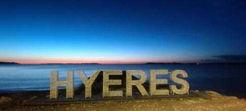 Giens Apartment | BERGERIE PLAGE 5 personnes Rénové avec climatisation et bain à remous