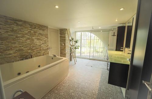 Aubagne Villa | Villa raffinée avec piscine à Aubagne - Jacuzzi inclus