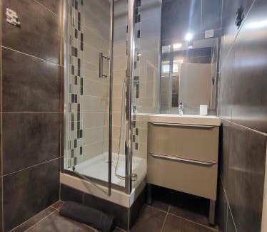 Les Chartreux Apartment | T2 Chambre Miroir jardin et parking privé Marseille