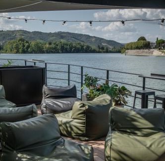 Tournon-sur-Rhone House | LA PENICHE - Bed And Bicycle - Tournon