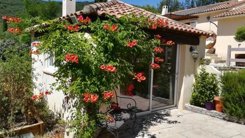 Sainte-Anastasie-sur-Issole Bed & Breakfast | Villa QUINISSOLE