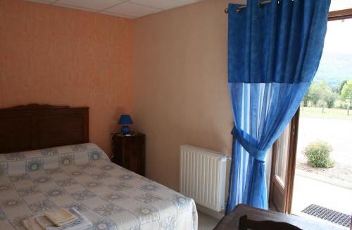Vebret Bed & Breakfast | Annie jouve chambres d'hôtes champassis