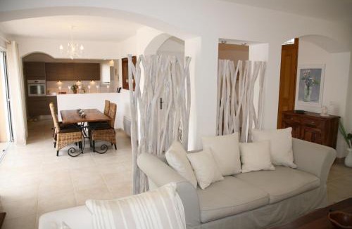 Mallemort Villa | Golf de Pont Royal Villa les Micocouliers climatisée 4 chambres Piscine chauffée Parking