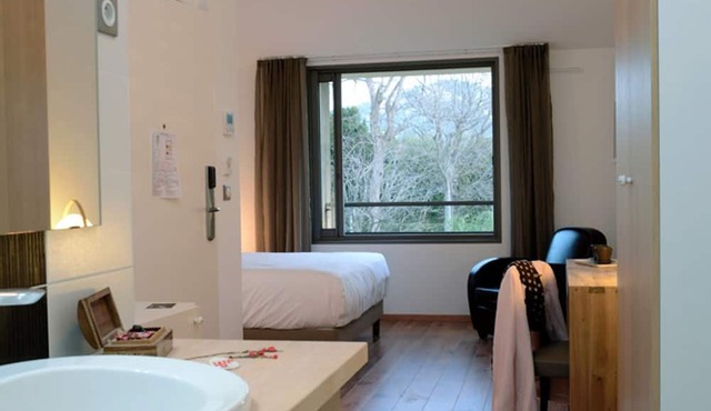 Hotel 96