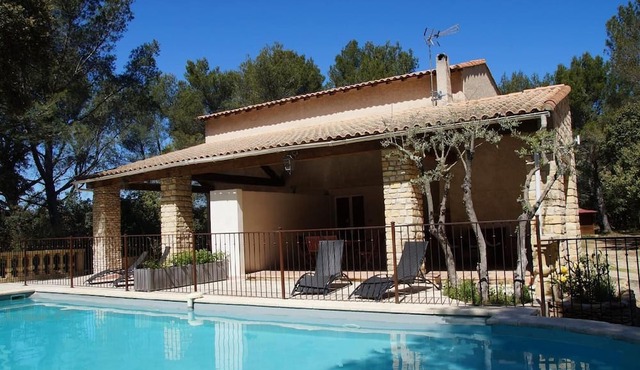 Studio with terrace - swimming pool, tennis, pétanque