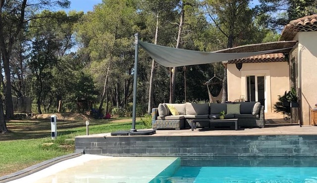 Saint Cannat large luxury villa with swimming pool in the middle of nature in Saint-Cannat