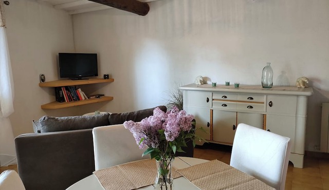 Accommodation with terraces and swimming pool in the center of the village of Le Barroux
