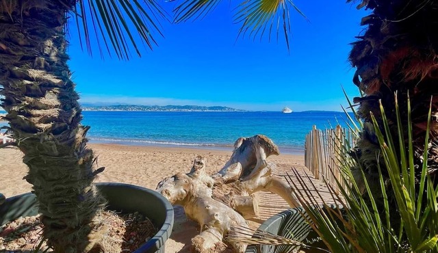 1 bed apt, shared pool, FREE wifi, in a small complex, mountain and sea views.