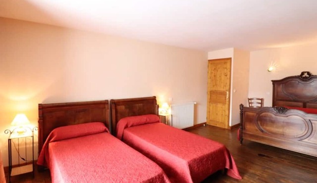 Charming 5BR Home in Auvergne, Close to Super Lioran Ski Resort, Beautiful Views, Sleeps 10.