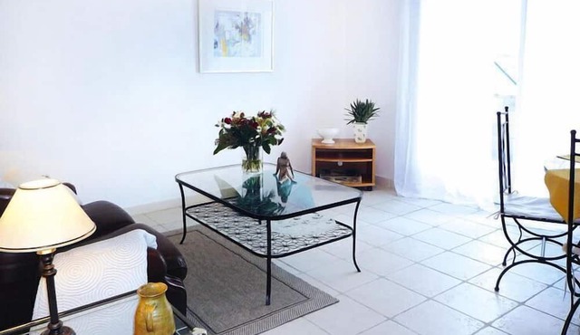 Apartment in Caderousse with Pool