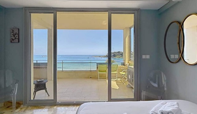 Bagatelle apartment with a private beach