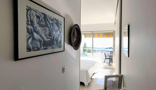 Modern Apartment for 4 with AC and Parking, Villeneuve-Loubet Beach