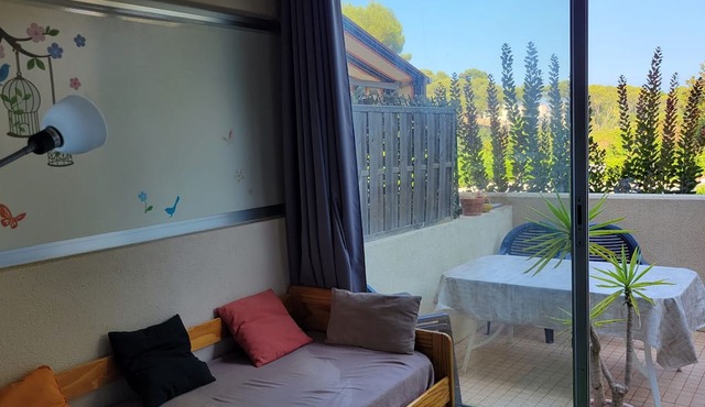 Large studio 4 people quiet residence with swimming pool