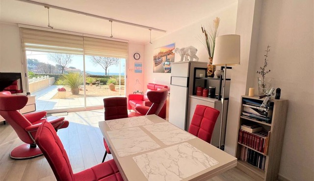 Apartment air co with sea view terrace garden in front of portissol beach for 4