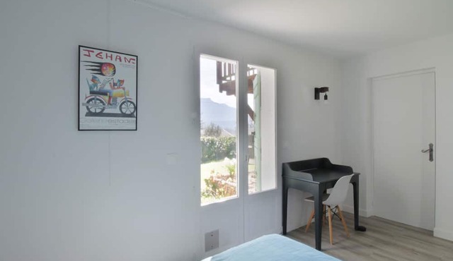 Comfortable garden level 2 minutes from the lake on foot!