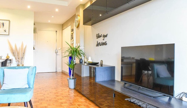 Grand appartement avec balcon et parking