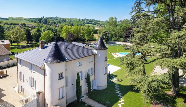 Château Coraline, 15 rooms and spa near Lyon with the peace of the countryside