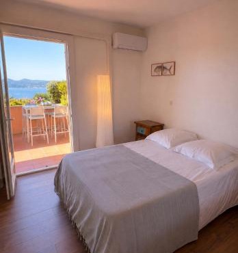 Apartment with Terrace, Sea View, swimming-pool & Sunset