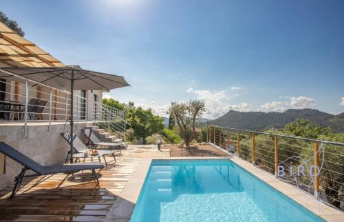Superb neo-Provençal villa with swimming pool air conditioning and view