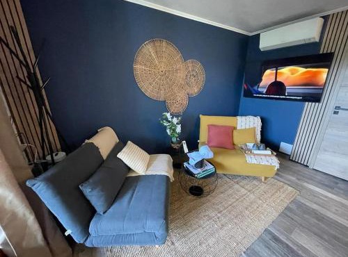 Cozy studio with pool & parking