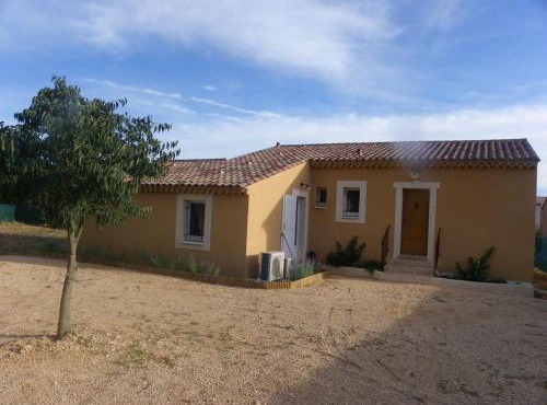 Villa confortable avec piscine privée à Saint-Saturnin-lès-Apt