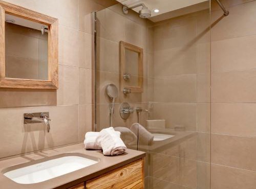 Chalet rénové au cœur du village, proche des pistes, 9 pers, WiFi inclus - FR-1-514-20