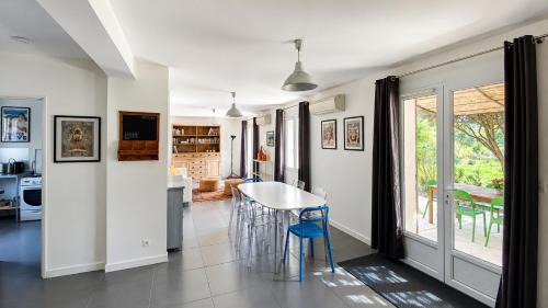 Villa spacieuse avec terrasse et vue Mont Ventoux