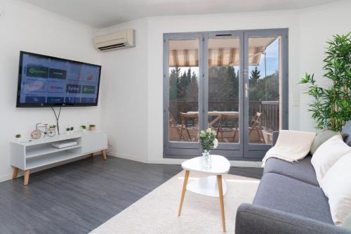 Le Cosy : Terrasse Parking Piscine Clim