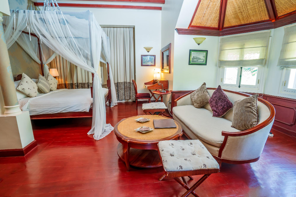 Unique apartment, full sea view, center, 100m2